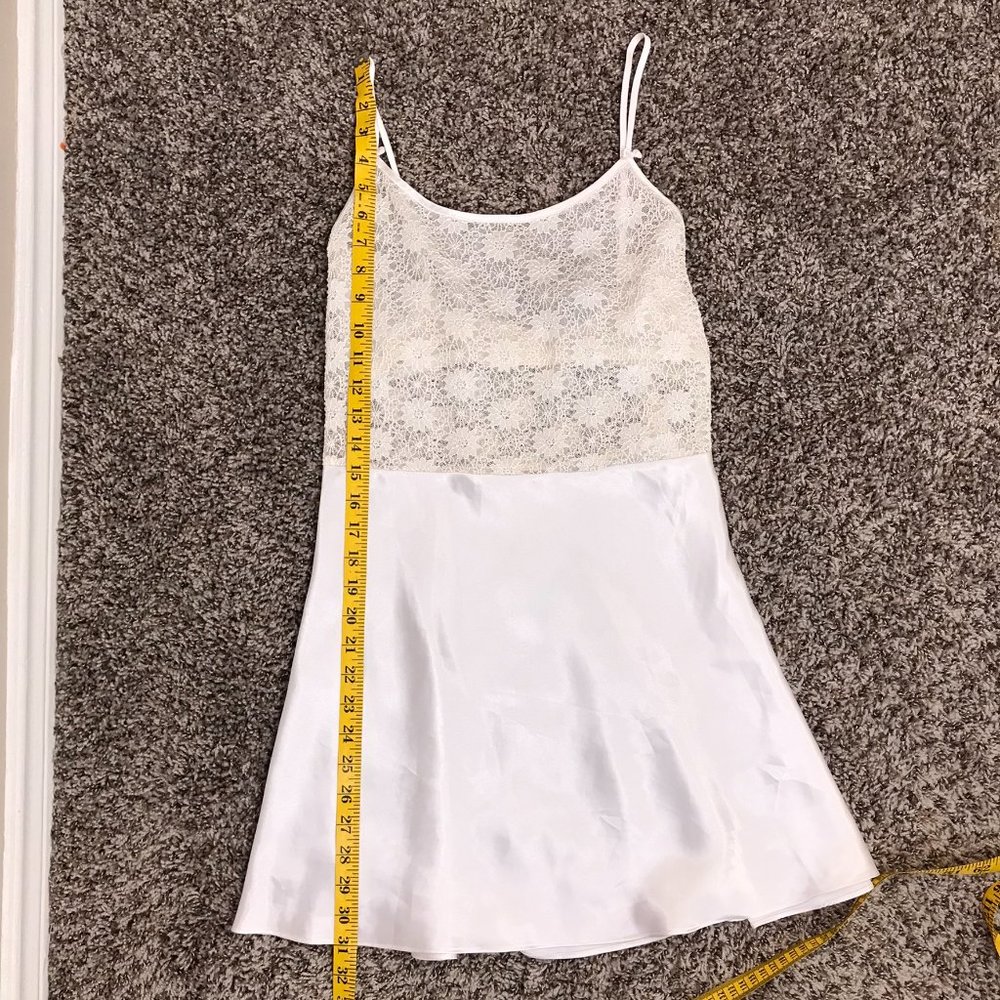 Vintage Jones New York White Lace and Satin Chemise Nightgown - Picture 9 of 11